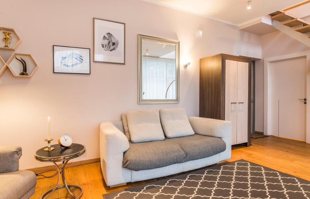 Central 2-Level Penthouse With Terrace And Free Parking Riga Exterior photo